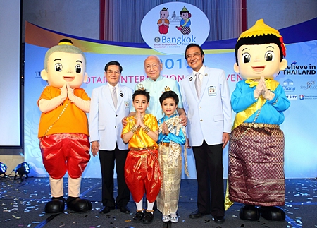 PRIP Bhichai Rattakul together with Past Rotary International Director Noraseth Pathmanand and Akapol Sorasuchart, President of TCEB pose for a photo with convention mascots Nong Yim and Nong Yam - large and small.