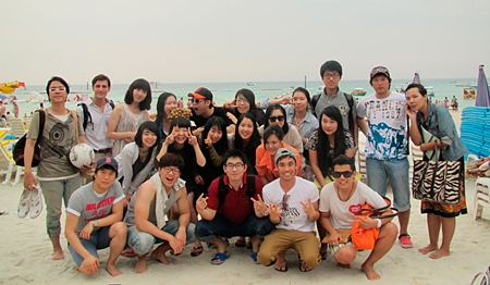 A visit to Koh Larn provided relaxation from the stressful academic program. 