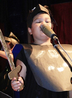 Greek sword fighting in action.