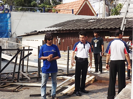 Pongthasith Pijanant, Banglamung assistant district officer, along with officers investigate Tony’s Entertainment, the only business that has begun demolition of their buildings over South Pattaya canal. 