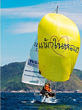 “Burapha University” sails downwind at the 25th Phuket King’s Cup Regatta. (Photo/Rolien)