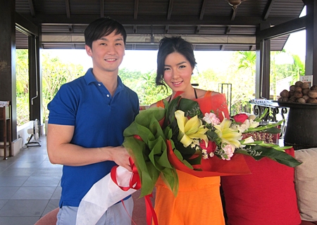 David Totiemsri, Business Development Manager of Pattaya Sea Sand Sun Resort welcomes Seo Jiyeon (right) actress/singer to the resort for a fashion shoot for In Magazine.