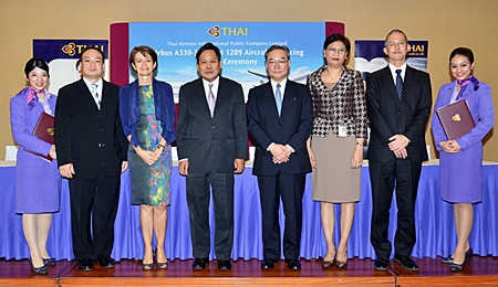 (L to R) Raj Tanta-Nanta, THAI vice president in charge of the Corporate Finance Department; Monique Vialatou, chief executive officer of BNP Paribas Thailand; Piyasvasti Amranand, THAI president; Fumiaki Kurahara, director and general manager in charge of the Sumitomo Mitsui Banking Corporation’s Structure Finance Department; Wasukarn Visansawatdi, THAI executive vice president of finance & accounting, and Keiichi Suzuki, general manager of the Corporate Finance Department, Division 4, of the Development Bank of Japan. 