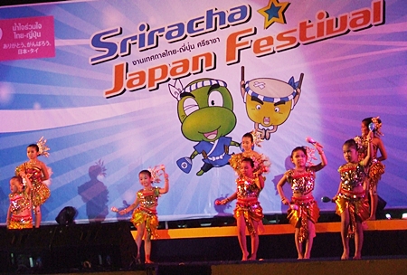 It wouldn’t be a “real” Thai held festival without young children performing traditional Thai dance, and these youngster performed brilliantly.