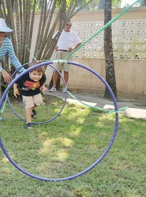 The hula hoop tunnel is no problem for Harry.