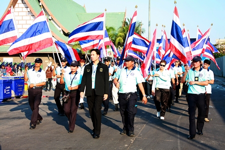 Mayor Itthiphol Kunplome leads the “Pattaya Team” parade, announcing a joint effort to provide better goods, services and security for area residents and visitors. 
