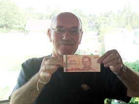 Trev shows off after his birdie at Khao Kheow. 