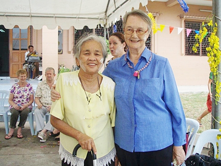 Sister Joan Gormerly with a resident of the Banglamung Home for the Aged.