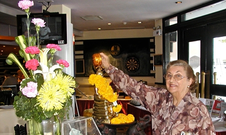 Arriving at the Pattaya City Expats Club’s annual Songkran celebration, member Marjorie performs the ‘washing of the Buddha’.