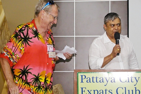 Open Forum MC Al Serrato prepares to hand the mike to Frugal Freddy CEO, ‘Hawaii’ Bob Sutterfield, for this week’s drawing of gift certificates from some of Pattaya’s better value restaurants.