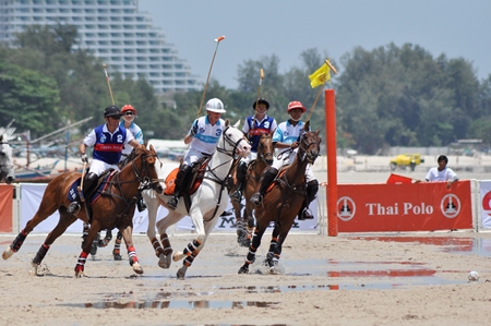 Action from the final between Thai Polo and China. (Photo/www.florsilvestrini.com)