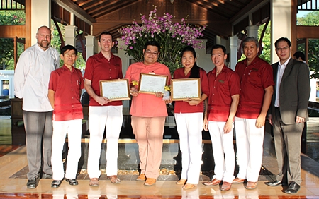 Michael Delargy (3rd left), GM of Sheraton Pattaya Resort and his management team congratulate Somchai Phetruen (4th left), the talented hotel florist on winning three prizes at the International Florist Competition 2011 organized by the World Flower Council and held at Royal Flora Ratchaphruek. Somchai won second prize in the Bridal Bouquet Category, third prize in the Hand Tied Bouquet and third prize in Body Flower Arrangement.