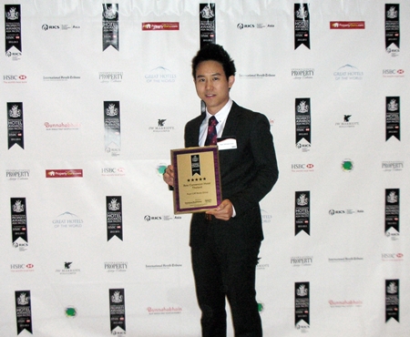 Royal Cliff Hotels Group Executive Director Vitanart Vathanakul proudly shows off the “Best Convention Hotel Thailand” award which was presented to the hotel group at a gala event organized by the International Hotel Awards in association with HSBC in Kuala Lumpur recently.