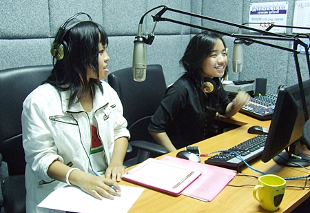 Pimpchanok Janthakul and Punnapha Nathpath host the “Teen Gang” program on Thappraya Radio. 