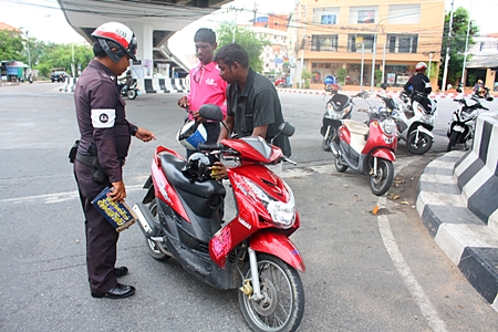Pattaya police have set up check points in South Pattaya to enforce traffic regulations. 