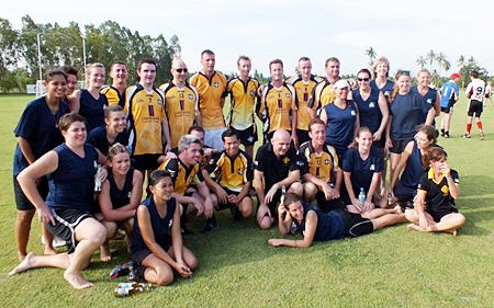The Thailand men’s and ladies teams pose for a group photo.