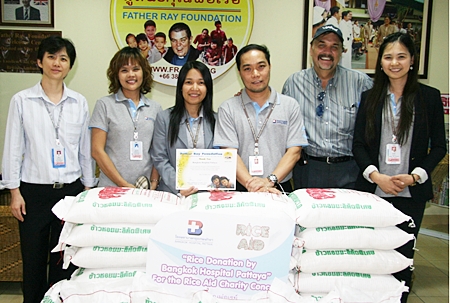 Tom Rossetti (second right), organizer of the ‘Rice Aid’ musical charity evening, was on hand to receive a donation of 450 kilograms of rice from representatives of the Bangkok Hospital Pattaya. The charity event is being organised by the Musicians4Charity and will take place on the evening of Sunday 17th June at Sraan Restaurant on Thepprasit Road. All proceeds from the concert will be used to purchase rice for the 850 children and students with disabilities who are currently living at the Father Ray Foundation in Pattaya.