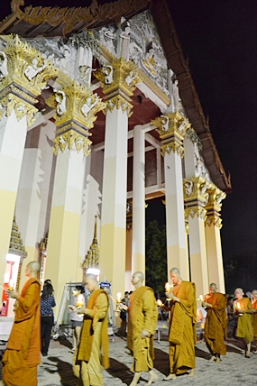 Monks lead citizens through the Wien Thien ceremony at Wat Photisampan in Naklua.