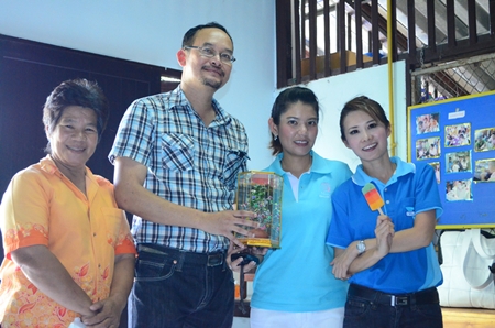 (L to R) Teacher Boonchu Muangmaitong, Pol. Lt. Col. Phaksuwat Chomthanom (investigating inspector of Huay Yai station), Dr. Natnicha Loichuen, and YWCA Bangkok-Pattaya Center Chairwoman Praichit Jetapai.