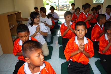 Mabprachan students pray for prosperity for the new dharma room.