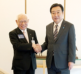 R.I. President Elect Sakuji Tanaka (left) meets with Prime Minister Yoshido Noda of Japan. 
