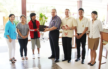 Radchada Toy Chomjinda, Na, Ming, Oh and Wit says thanks to GM Rene Pisters, hotel manager Danilo Becker and staff of the Thai Garden Resort.