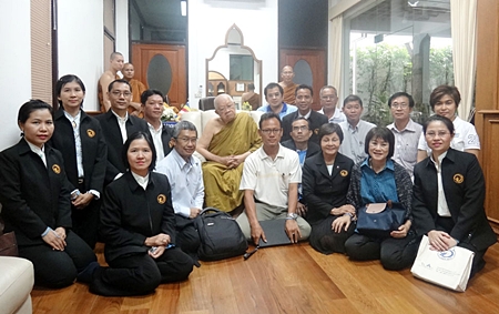 Sopin Tappajug, MD of the Diana Group along with Yattipong Intrarat, civil engineer at Pattaya City Hall, Sakran Wattana, a renowned Yoga teacher and Saming Suebsakul chairman of the ‘Dharma Online’ program made a pilgrimage to pay their respects to Chief Abbot Viriyang Sirinatarro of Wat Thammongkol in Bangkok recently. The pilgrims made a donation of over one million baht to support the good work of spreading the holy Buddhist scriptures.