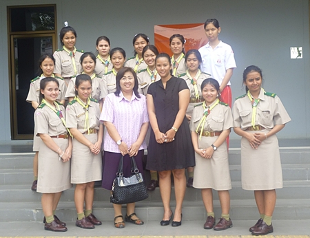 Students from the Assumption College Sriracha visited the Dusit Thani College Pattaya where they were welcomed by instructors and staff who gave them a grand tour of the educational facilities. The Dusit Thani College, a private educational institution accredited by the Commission on Higher Education of Thailand, offers programs particularly in the hospitality industry including bachelor’s degrees in Thai and international programs, and Master’s degrees in Hotel and Restaurant Management.