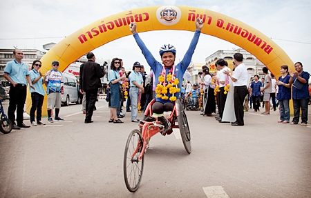Student Sakda Khamta crosses the finish line after 1479 kms.