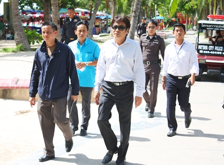 Pol. Lt. Col. Kiattisak Srathongoil (left), Deputy Superintendent of Pattaya Police Crime Suppression Division tours the beach with Deputy Mayor Ronakit Ekasingh, choosing six spots for construction of new police boxes. 