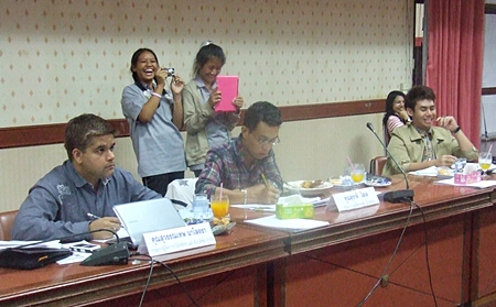 (L to R) Tony Malhotra, assistant MD of Pattaya Mail Publishing Co., Ltd., Suchat Sotae, chief of Financial Statistics Pattaya; and Wornpop Chaorenmanorom from Teekalang Thai Classical Dances Institute undergo the difficult task of judging the competition.