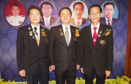 Congratulations to the new Lions presidents (L to R) Burin Chantharakkarnkha, Patcharanon Khanachotpon, and Badinzup Horontharanukul. 