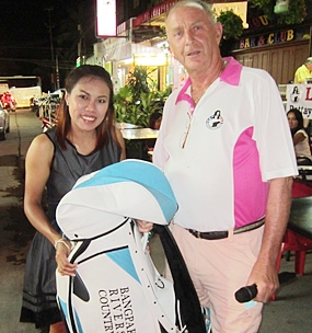 Arisa Hennings, left, winner of the golf bag.