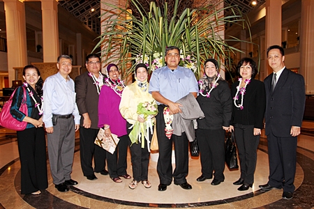 Neoh Kean Boon (right), Resident Manager of Dusit Thani Pattaya is seen welcoming Tan Sri Dato’ Sri Khalid Bin Abu Bakar (fourth from right), deputy inspector-general of Royal Malaysia Police and Pol. Gen. Suwat Chanitthikul (second from left), deputy commissioner general of the Royal Thai Police and other officials who came to Pattaya for the annual gathering of top brass police officers in the spirit of cooperation and camaraderie. The two countries alternately host the annual get together and this year, it was Thailand’s turn to welcome them and challenge the visitors to a friendly game of rugby.