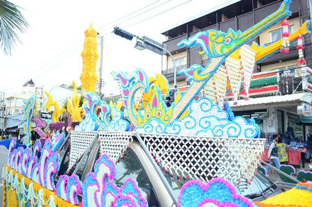 Pattaya School No. 1 won the top prize for most beautiful candle in the Jul 31 parade down Beach Road.