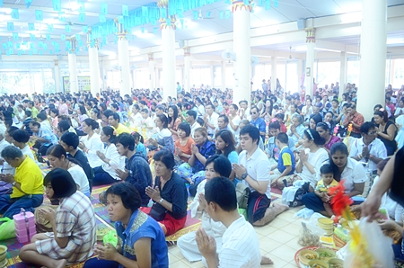 Hundreds of worshipers gather to pray and listen to sermons at Wat Thamsamakhee during Khao Pansaa.