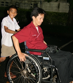 The candlelight ceremony travelled along Pattaya Klang and Sukhumvit Road.