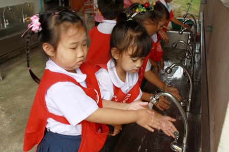 Youngsters at the Ya Pa Yub Child Development Center Khet Udomsak are taught how to thoroughly wash their hands. 
