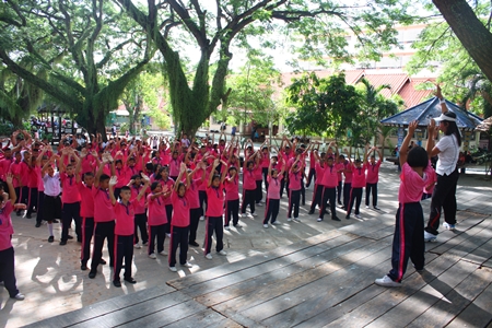 Pattaya School No. 7 students of all ages kick up their heels in their new school-wide aerobics program. 