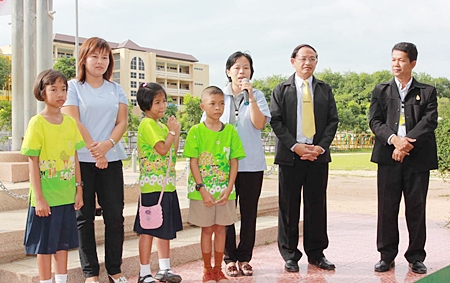 Officials in Rayong are working to stem the spread of hand, foot and mouth disease. 