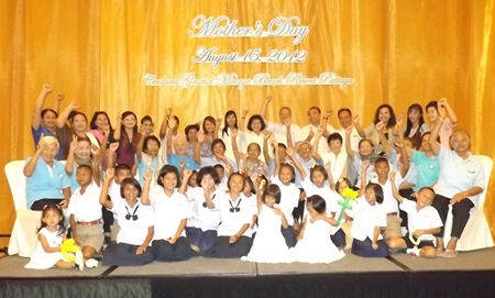 Organizers pose for a group picture with elders and children.