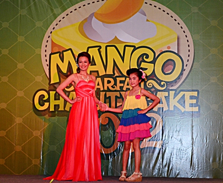 Praichit Jetpai, Chairwoman of YWCA Bangkok-Pattaya, and her daughter Pring walk the catwalk in the fashion show. 