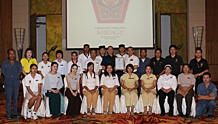 Andre Brulhart (centre), General Manager of Centara Grand Mirage Beach Resort Pattaya congratulates staff on their wining an award as one of the top 25 leisure hotels and resorts in Asia by Smart Travel Asia. 