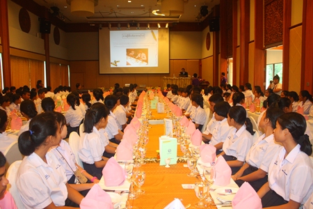 200 Banglamung students attentively listen to the lecture before gaining some practical experience, with the added bonus of enjoying a good meal.