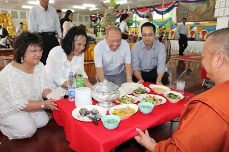 (L to R) Janthra Chainam, Srisai Suchatwuthi, Dusit Thani Hotel Pattaya GM Chatchawan Supachayanont, and Ornop Supachayanont present alms to Provost Sangkharatpongsak Wuthiyano, director of Jittapawan College.