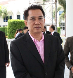 Arisman Pongruangrong arrives at Pattaya Provincial Court. 