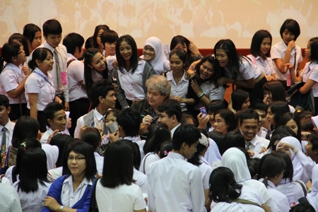 Hucky is mobbed by student fans in Phatthalung during his 2012 tour.