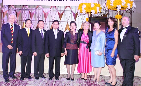 The German ambassador Rolf Schulze with his wife Petronella (both far right), State Minister Cornelia Pieper (4th from right), and Karl Heinz Heckhausen, the president of the German-Thai Chamber of Commerce (far left) with important politicians of Thailand.  