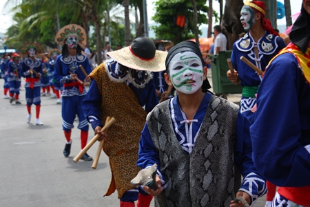 Eng-Kor-Pabu heroes prepare to take from the rich to give to the poor.