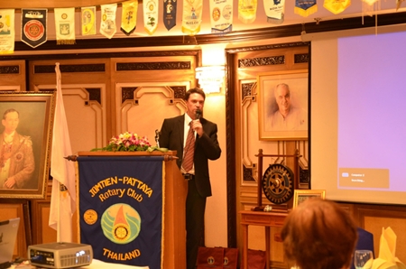Gavin Waddell addresses members of the Rotary Club of Jomtien - Pattaya. 